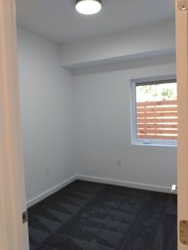 Building Photo - Your Perfect 1-Bedroom: ADA Friendly, Hardwood, Granite Counters