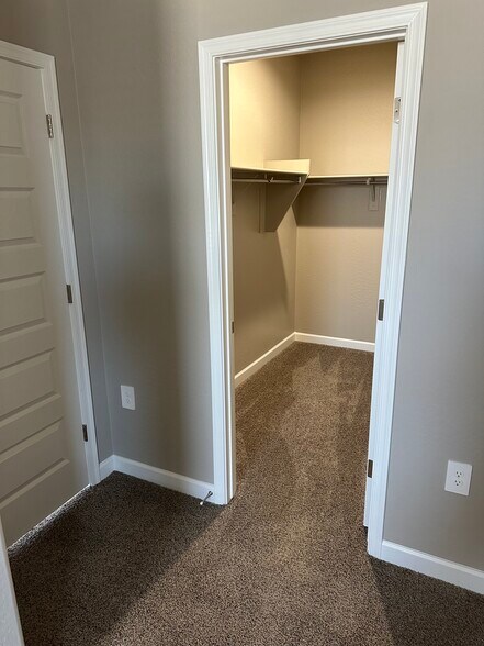 Master Closet - 37036 N Hinterwald Way