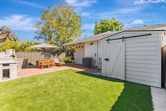 Building Photo - Remodeled Home in near Downtown Mountain View