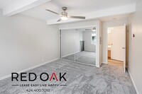 Building Photo - Stunning One Bedroom with Plush Carpet Flo...