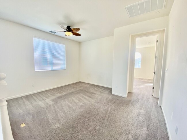 Building Photo - AVAILABLE BY 6/19/26. 4 BED, 2.5 BATHS, 1763 SQ FT STAINLESS STEEL APPLIANCES INCLUDED