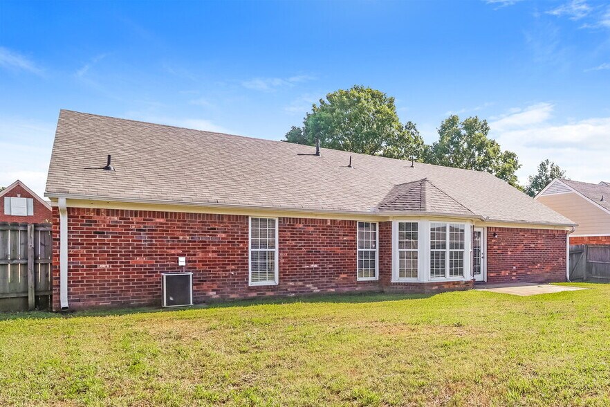 Building Photo - 1708 Cherry Creek Dr