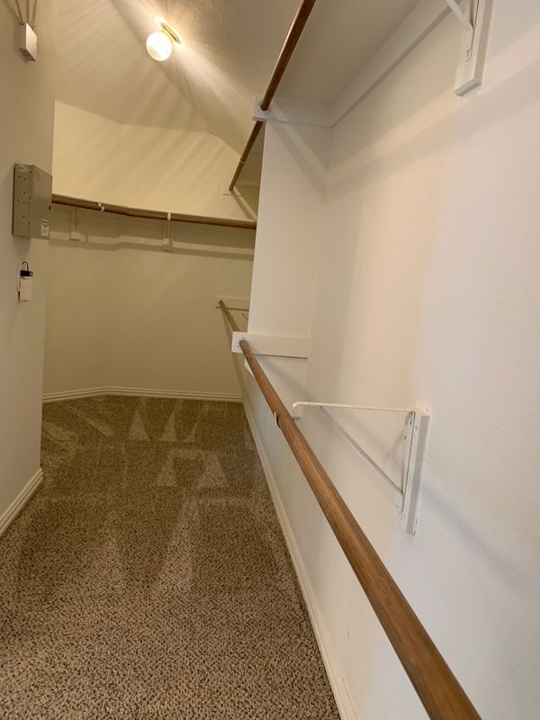 Building Photo - 2644 Dunbar Dr