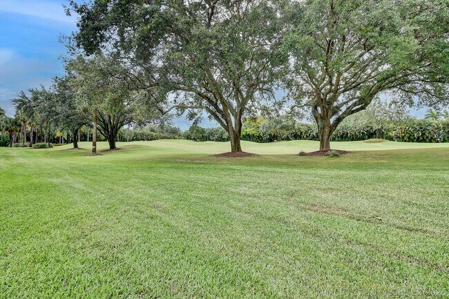 Building Photo - 19550 Sawgrass Dr