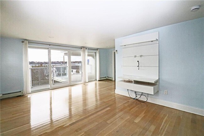 Building Photo - 249 Tuckerman Ave