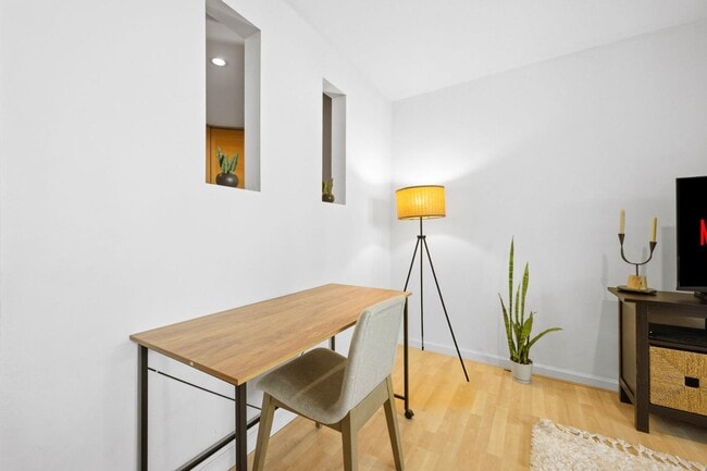 Building Photo - 6333 La Jolla Blvd