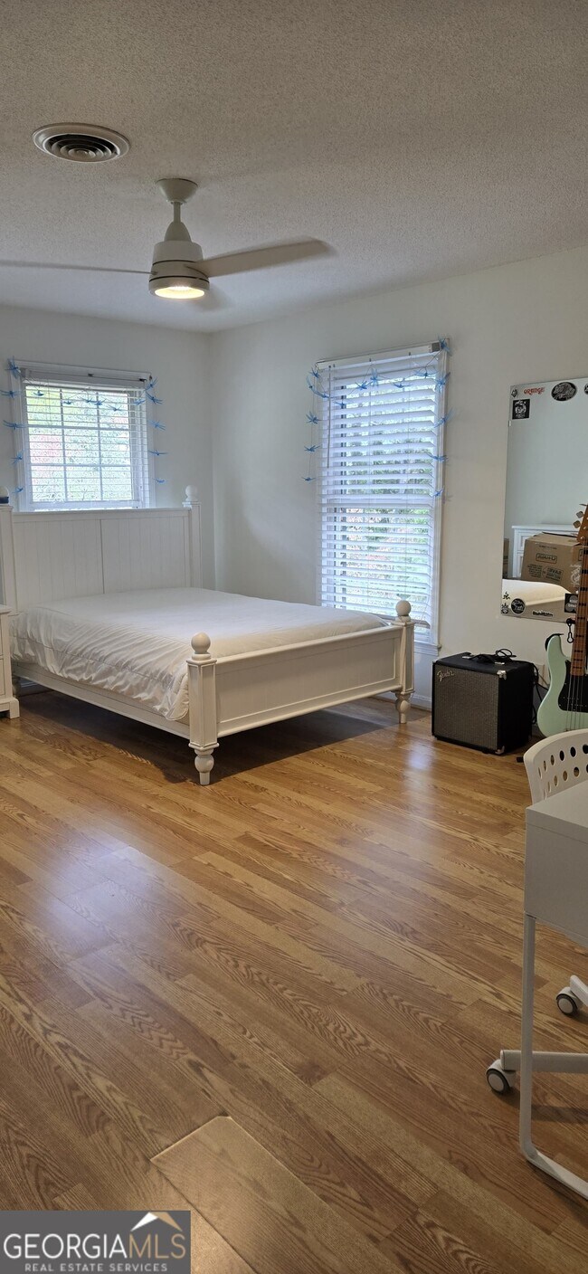 Building Photo - 421 Mt Alto Rd SW