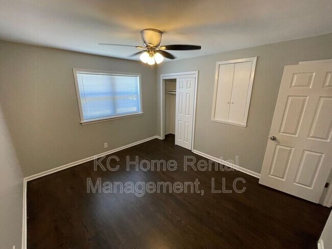Building Photo - 706 NE Orchard Dr