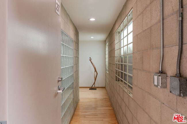 Building Photo - 717 Highland Ave