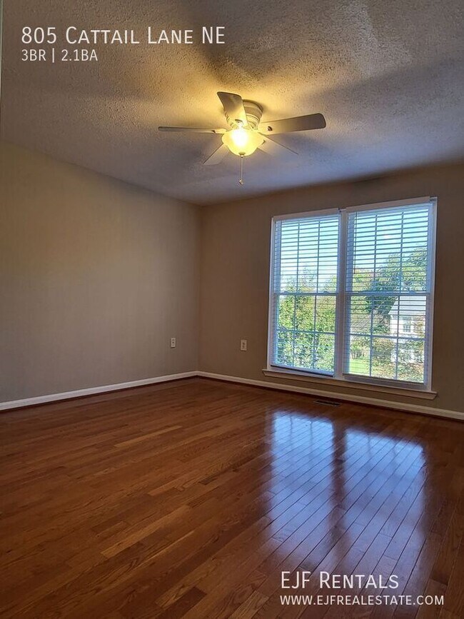 Building Photo - 805 Cattail Ln NE