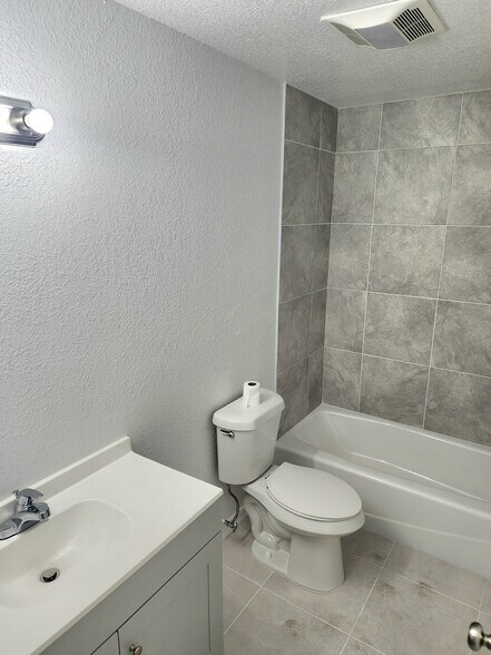 Building Photo - 325 11th Ave E