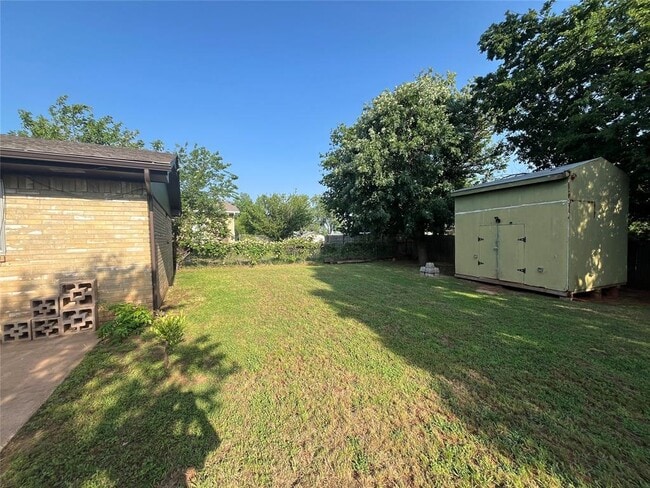 Building Photo - 1505 Kingston Rd