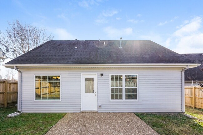 Building Photo - 125 Summerlake Pl