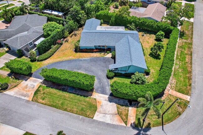 Building Photo - 905 Shore Dr