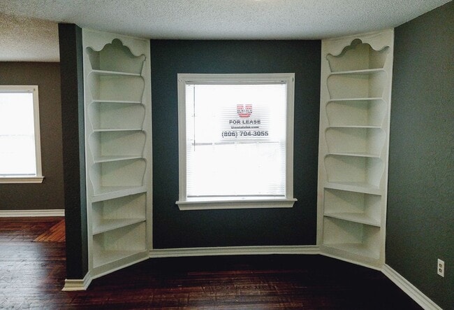 Building Photo - $0 First Month's Rent / $0 Deposit at Move-in