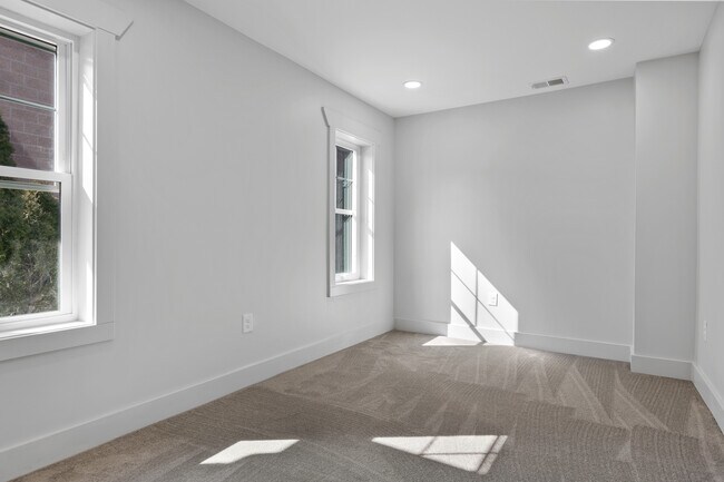 Building Photo - 621 Lafayette St