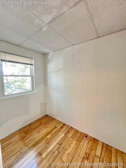Building Photo - 114 Thorndike St