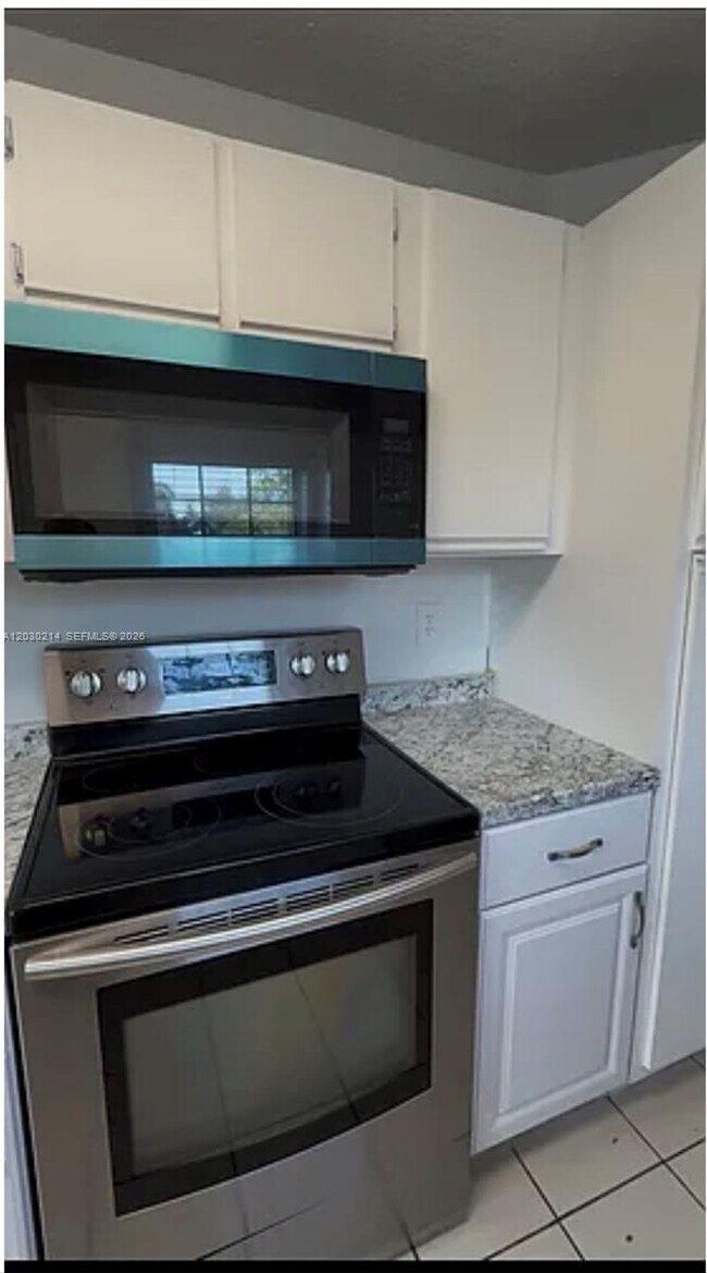 Building Photo - 127 SW 159th Way