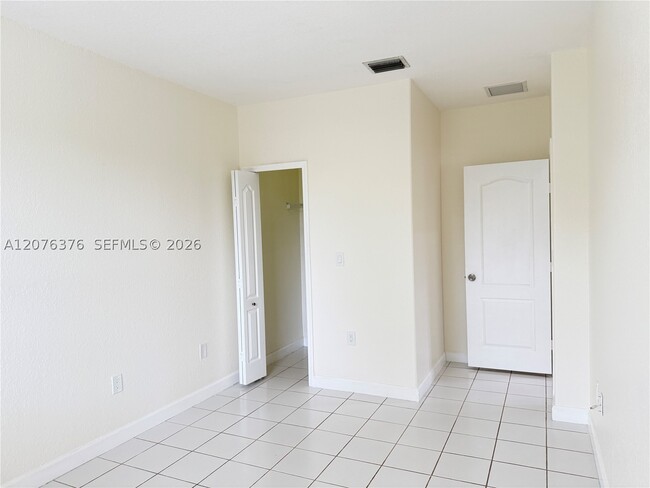 Building Photo - 15131 SW 23rd Ln