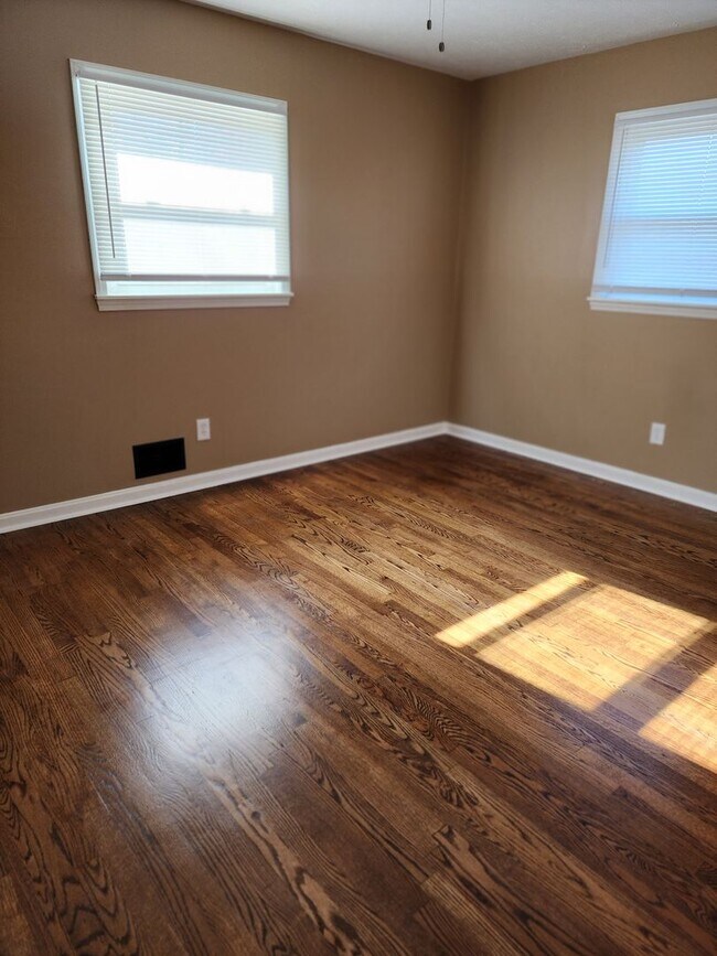 Building Photo - 4306 Shady Villa Dr