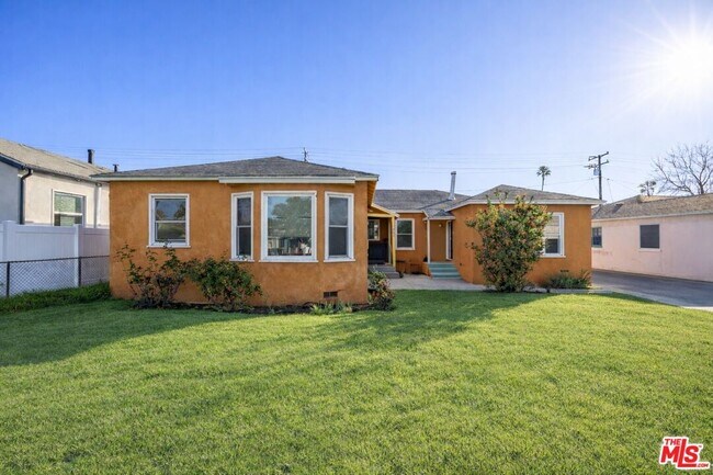 Building Photo - 9132 Crenshaw Blvd