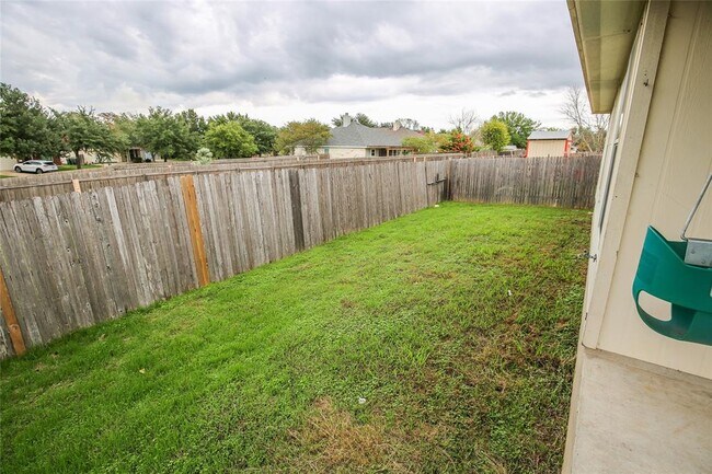 Building Photo - 111 Carriage Way