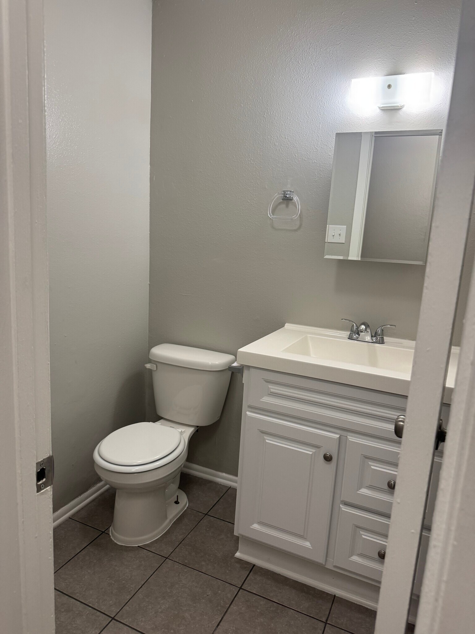 Building Photo - 708 24th St