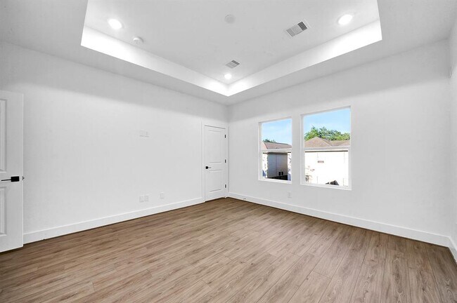 Building Photo - 7825 Colonial Ln