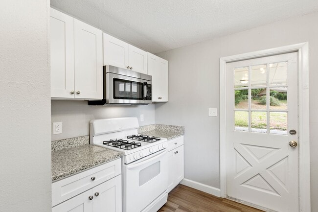 Building Photo - Fruitland Park 4/2 w/ Covered Patio