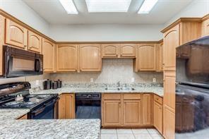 Building Photo - 2208 Wildwood Ln