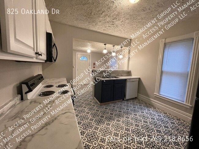 Building Photo - 3 bed home for rent Oakland Drive, Kalamazoo!