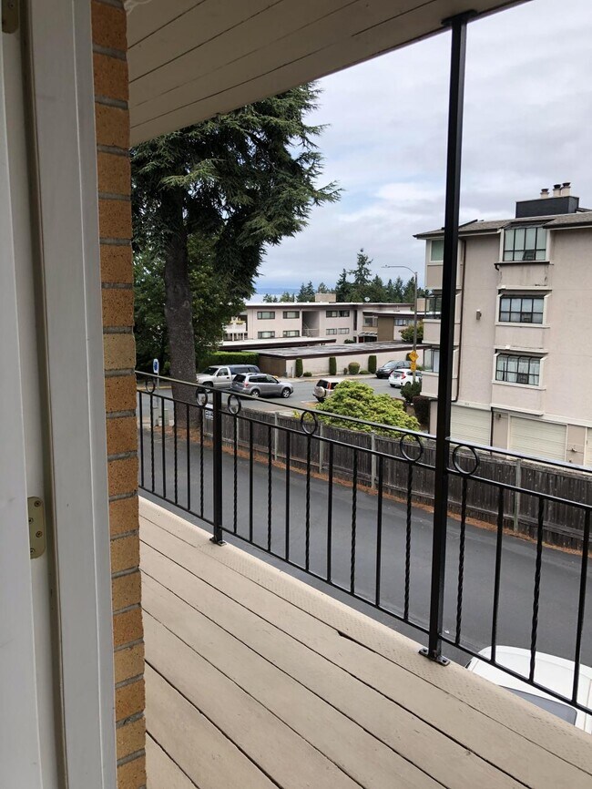 Building Photo - Laurel Apartments - 2 bedrooms