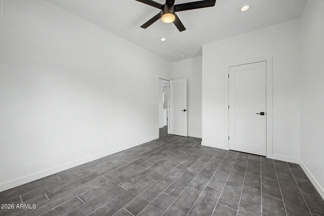 Building Photo - 2312 E Curnow Dr