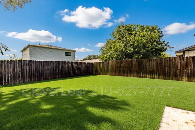 Building Photo - 5528 Lochmoor