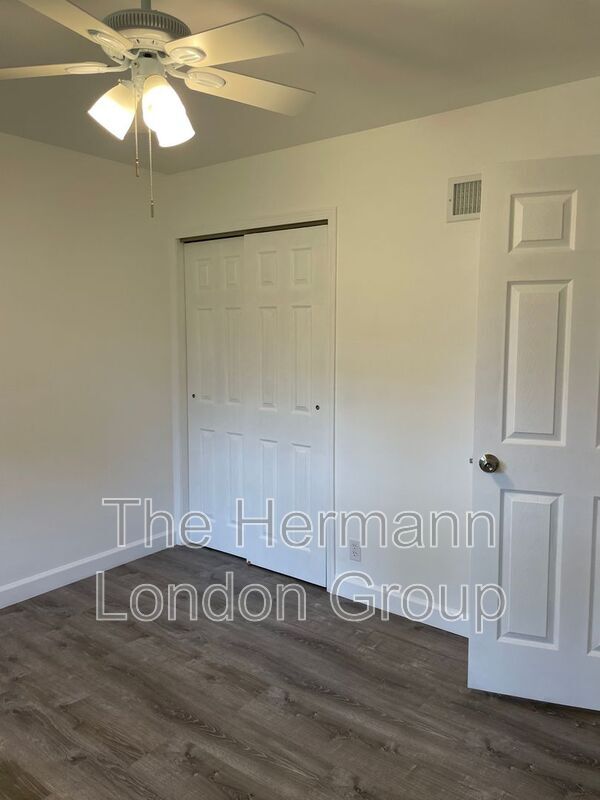Building Photo - 451 Golden Valley Dr