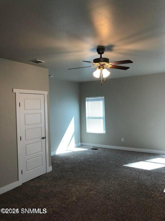 Building Photo - 4677 Rimrock Dr