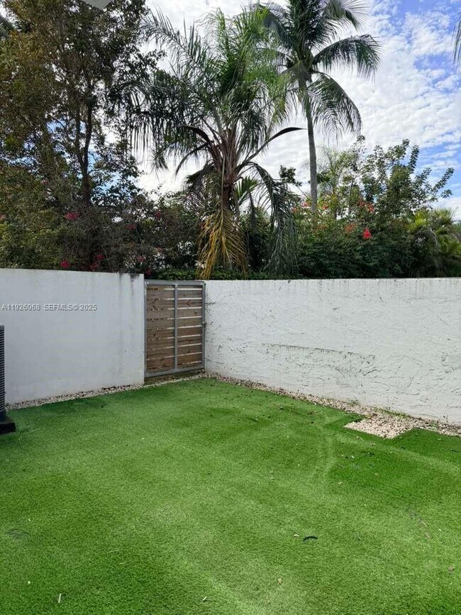 Building Photo - 10546 SW 118th Ave