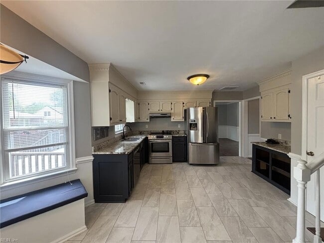 Building Photo - 605 Treemont Ct