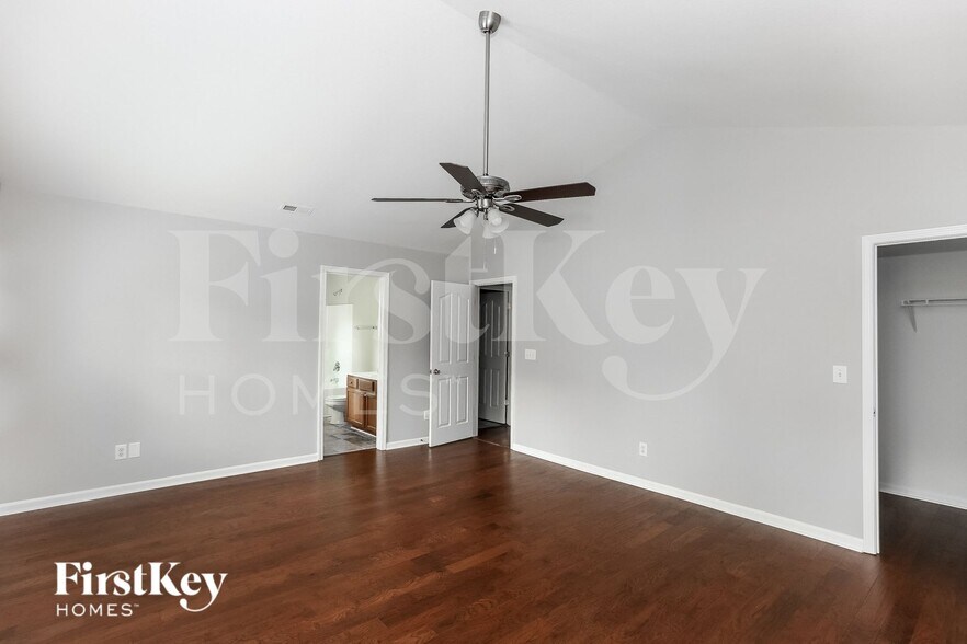 Building Photo - 11253 Heritage Green Dr