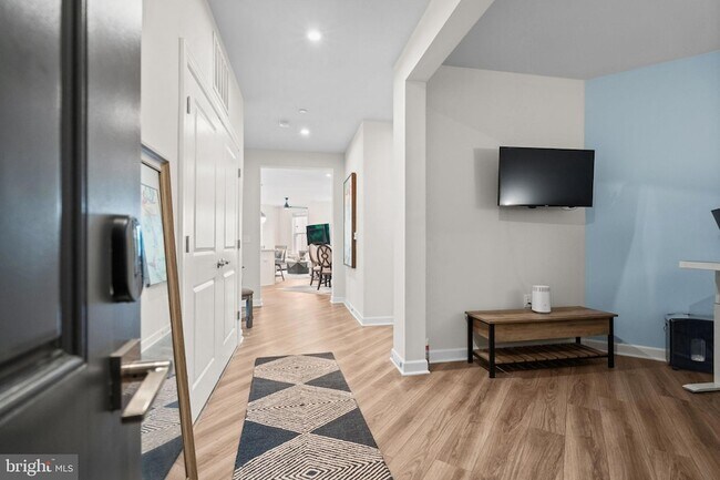 Building Photo - 3925 Fair Ridge Dr