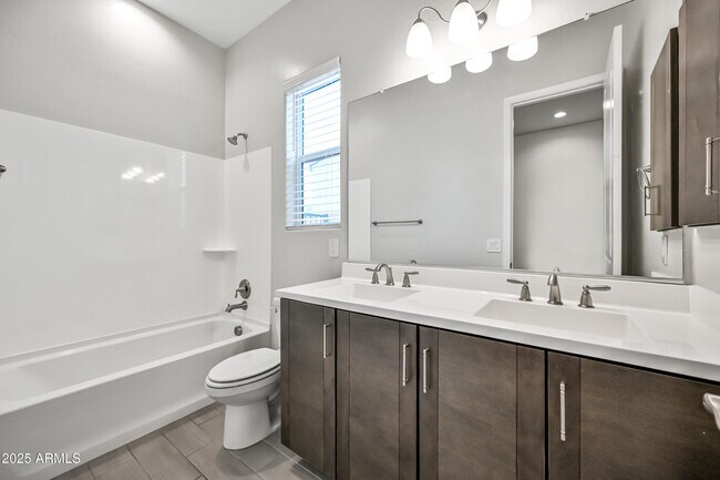 Building Photo - 2320 E Saguaro Park Ln