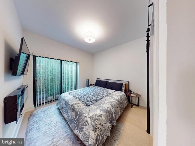 Building Photo - 2642 39th St NW