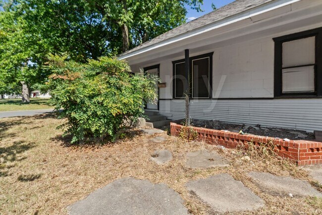 Building Photo - 1410 Sycamore St