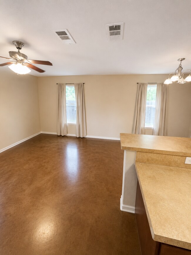 Building Photo - 901 Carla Kay Dr