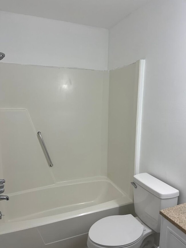 Building Photo - Available now. Water Included! Great 2BR/1...