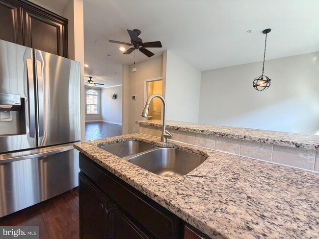 Building Photo - 1607 Sun High Terrace