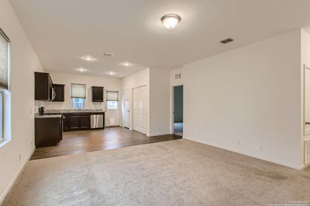 Building Photo - 4950 Hallies Gdn
