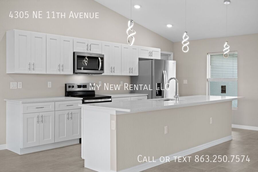 Building Photo - 4305 NE 11th Ave