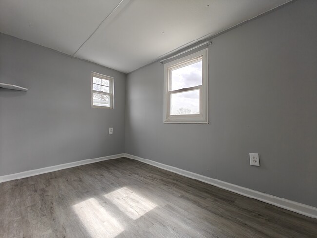 Building Photo - 106 E Jefferson St