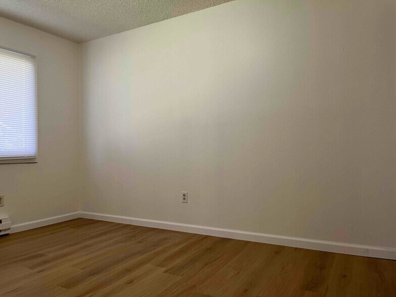 Building Photo - 338 Willow St